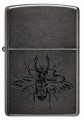 Model Zippo w czarnym kolorze z subtelnym, błyszczącym chrabąszczem