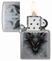Model Zippo w srebrze z detaliczną grafiką smoczej głowy o rozwartym pysku