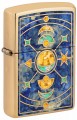 Zapalniczka Zippo w złotym wykończeniu z niebieskimi, astralnymi symbolami.