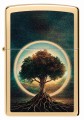 Model Zippo w kolorze złota ozdobiony nastrojowym zdjęciem drzewa w naturze.