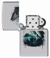 Zippo w srebrnym kolorze ozdobione obrazem ryby wybijającej się z wody.
