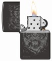 Zippo w wersji czarnej z mocnym, graficznym portretem głowy tygrysa.