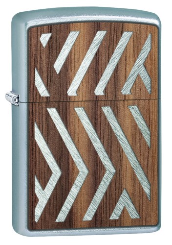 Srebrna zapalniczka Zippo z drewnianym akcentem ułożonym w geometryczne linie.