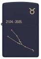 Model Zippo w głębokim granatowym kolorze z ilustracją znaku Byka.