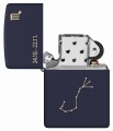 Zippo w granatowym odcieniu z subtelnym symbolem zodiaku Skorpiona.