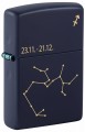 Ciemnogranatowa zapalniczka Zippo z wyrazistym symbolem zodiaku Strzelca.