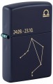 Ciemnogranatowa zapalniczka Zippo z delikatnym symbolem zodiaku Wagi.
