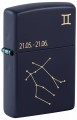 Ciemnogranatowa zapalniczka Zippo z wyrazistym symbolem zodiaku Bliźniąt.