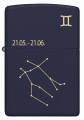 Model Zippo w głębokim granacie z artystyczną grafiką znaku Bliźniąt.
