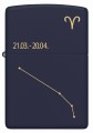 Model Zippo w głębokim granacie z artystyczną grafiką znaku Strzelca.