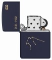Zapalniczka Zippo o ciemnogranatowej powierzchni z motywem zodiaku Wodnika.