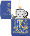 Zippo w intensywnie niebieskim kolorze z wyrazistym, srebrnym motywem boga mórz – Neptuna.