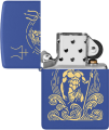 Klasyczna zapalniczka Zippo w niebieskim wykończeniu ze srebrnym portretem Neptuna na froncie.