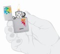 jak w dłoni leży zapalniczka Zippo