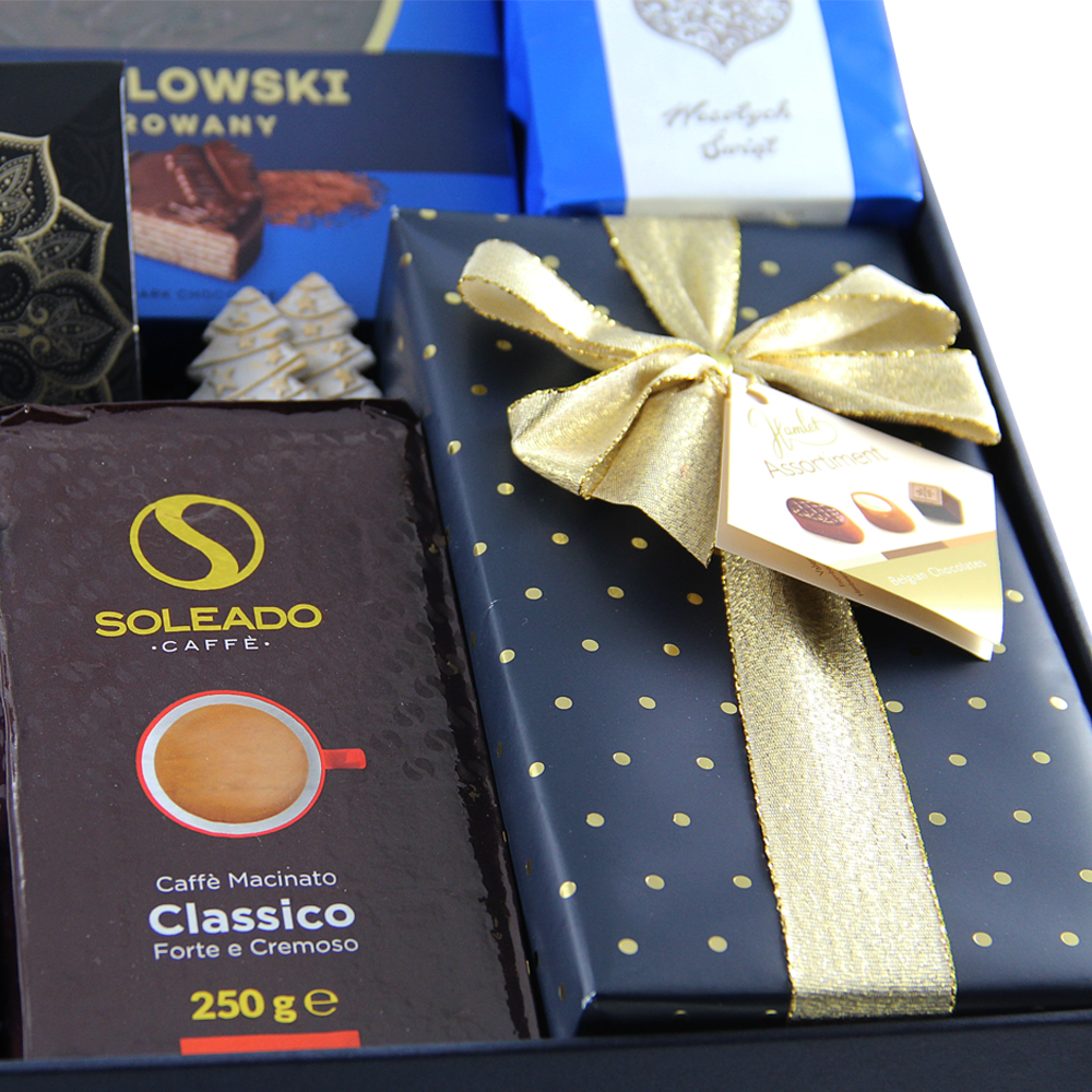 bezalkoholowy zestaw prezentowy z czekoladkami kawą