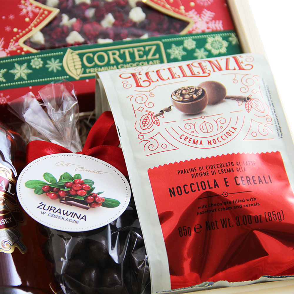 drewniane pudełko ze słodyczami na Święta