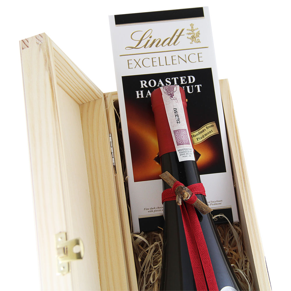 drewniana skrzynka na prezent